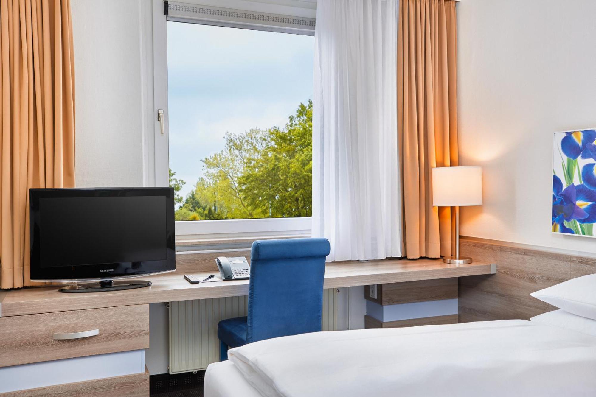 H+ Hotel Frankfurt Airport West ホーフハイム・アム・タウヌス エクステリア 写真