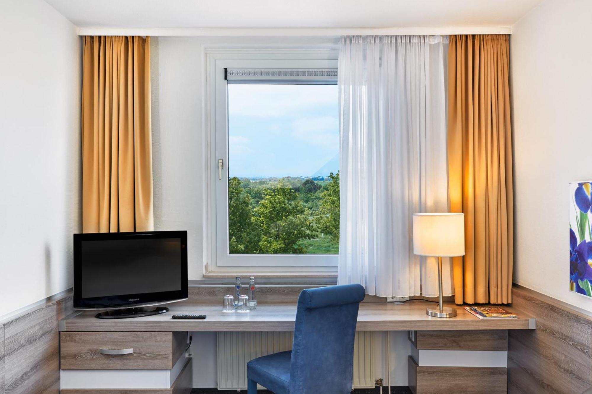 H+ Hotel Frankfurt Airport West ホーフハイム・アム・タウヌス エクステリア 写真