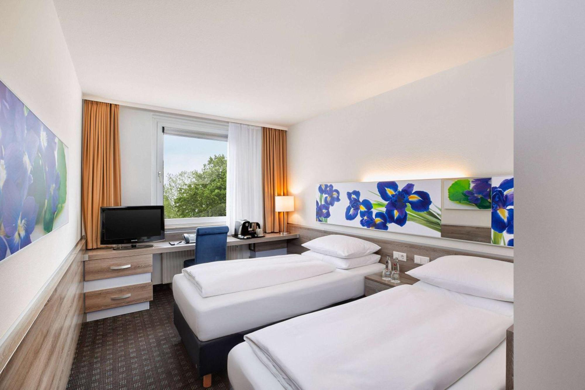 H+ Hotel Frankfurt Airport West ホーフハイム・アム・タウヌス エクステリア 写真