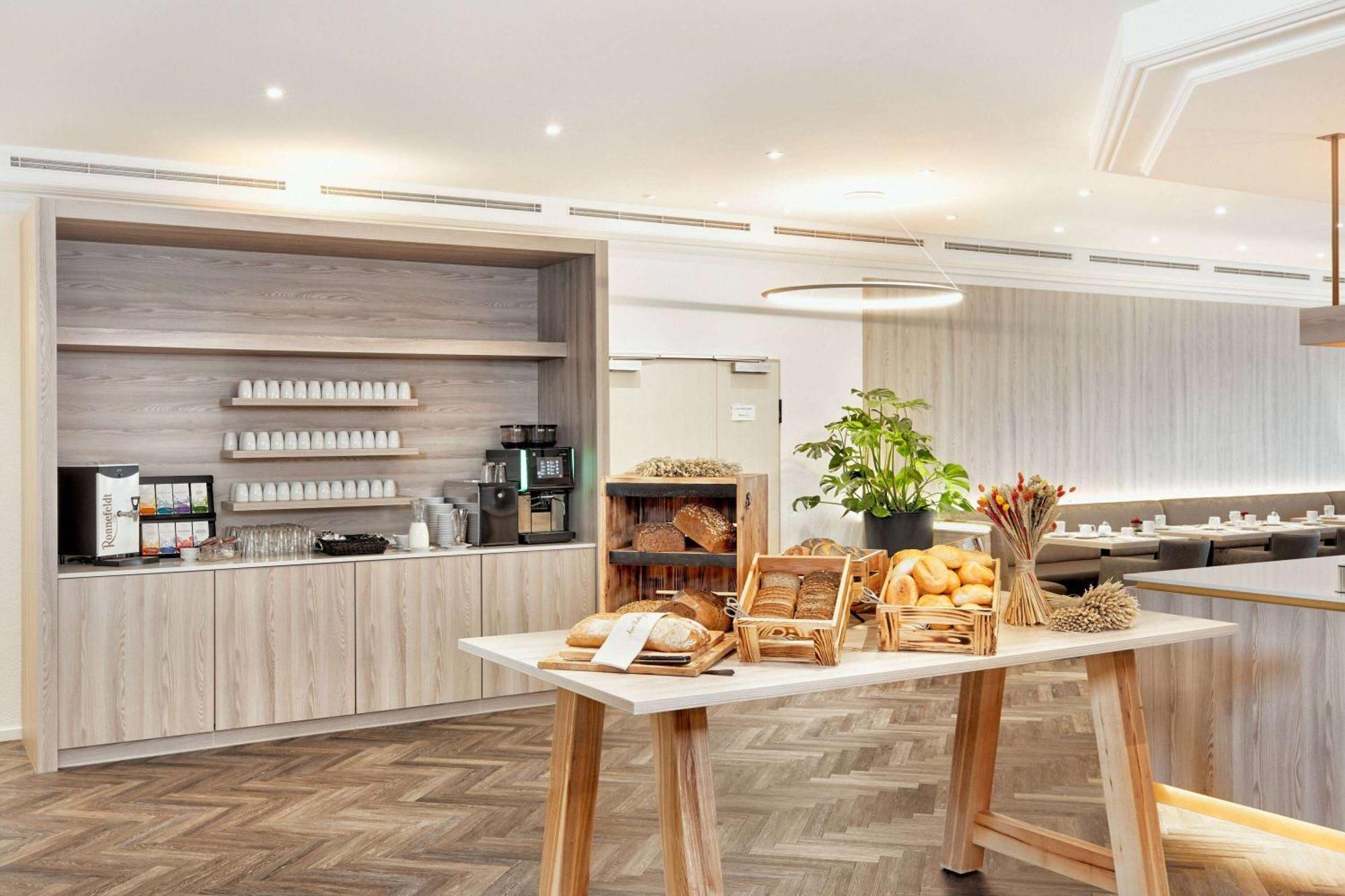 H+ Hotel Frankfurt Airport West ホーフハイム・アム・タウヌス エクステリア 写真