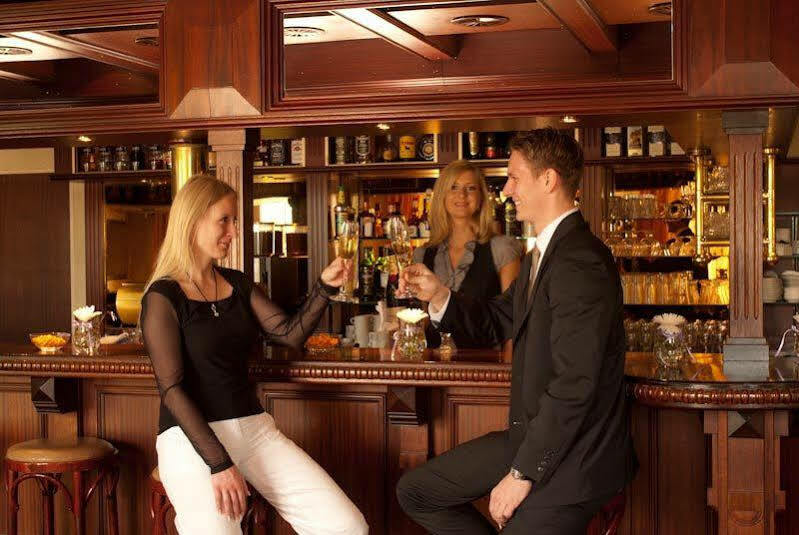 H+ Hotel Frankfurt Airport West ホーフハイム・アム・タウヌス エクステリア 写真