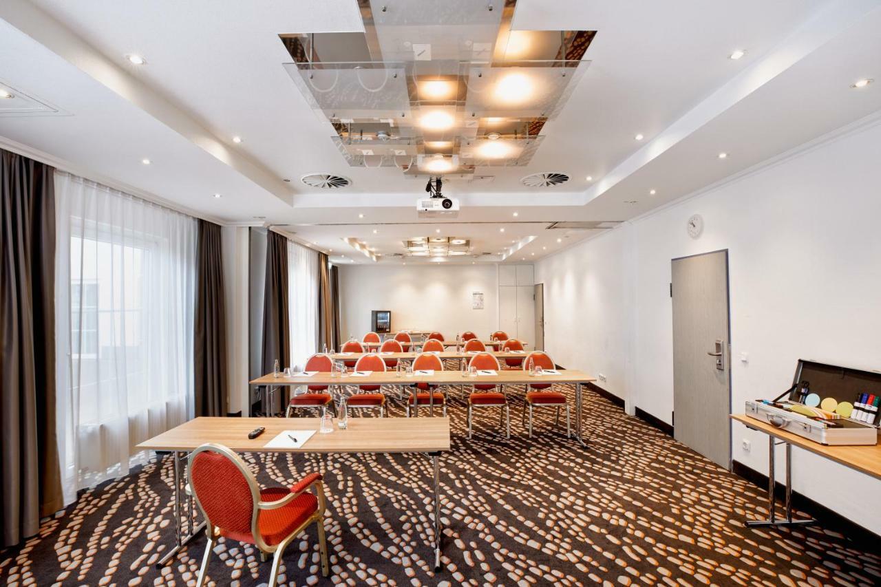 H+ Hotel Frankfurt Airport West ホーフハイム・アム・タウヌス エクステリア 写真