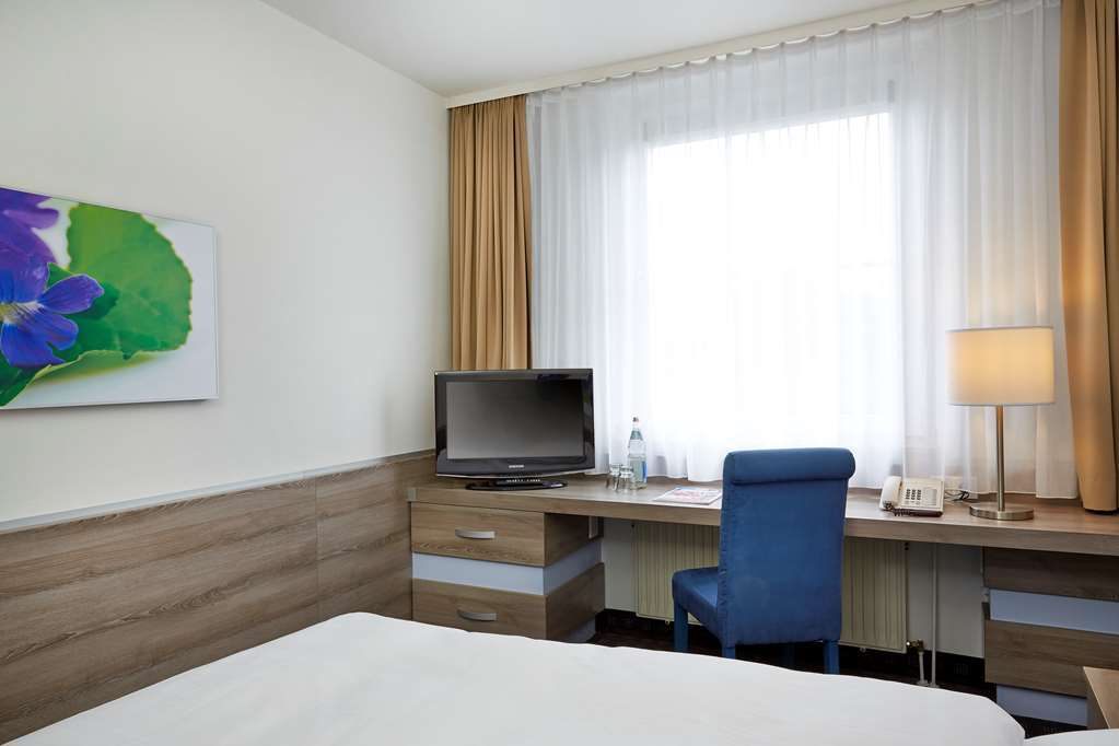 H+ Hotel Frankfurt Airport West ホーフハイム・アム・タウヌス 部屋 写真